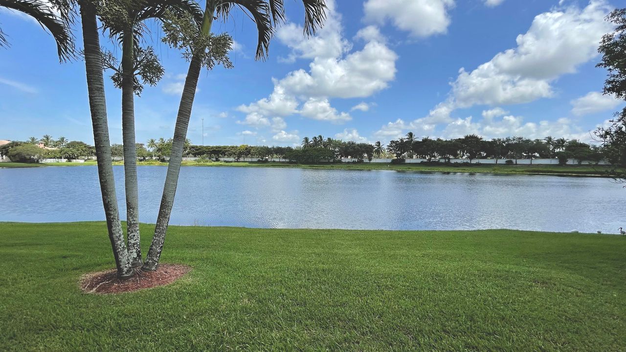 出租: $7,000 (5 贝兹, 3 浴室, 4084 平方英尺)