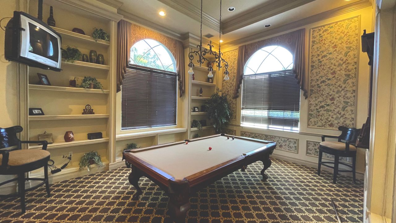 出租: $7,000 (5 贝兹, 3 浴室, 4084 平方英尺)