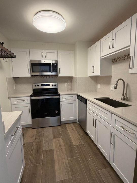 出租: $3,400 (3 贝兹, 2 浴室, 1215 平方英尺)