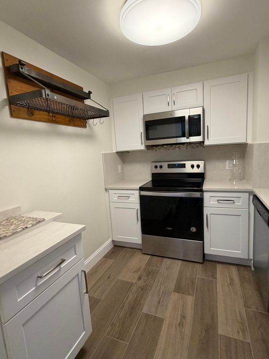 出租: $3,400 (3 贝兹, 2 浴室, 1215 平方英尺)