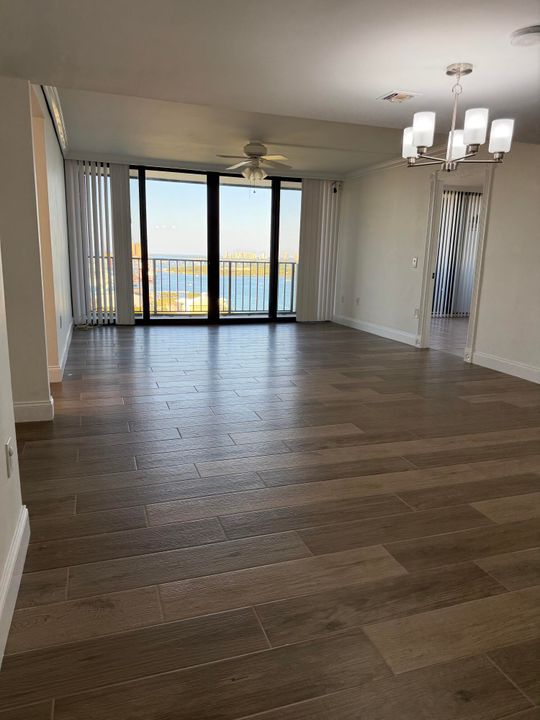 出租: $3,400 (3 贝兹, 2 浴室, 1215 平方英尺)