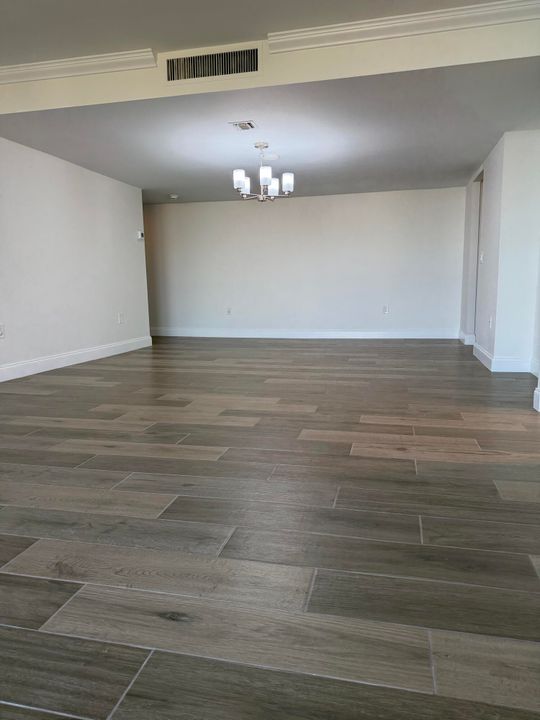 出租: $3,400 (3 贝兹, 2 浴室, 1215 平方英尺)