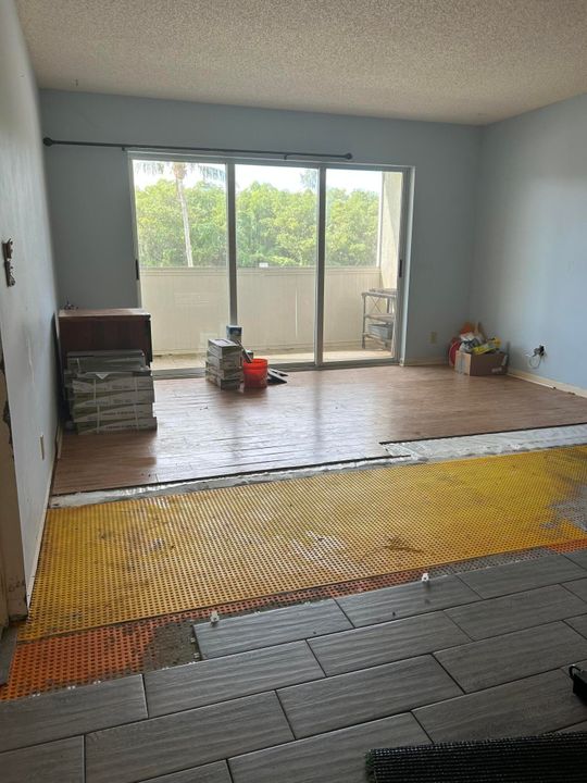 For Sale: $260,000 (2 beds, 2 baths, 1090 Square Feet)