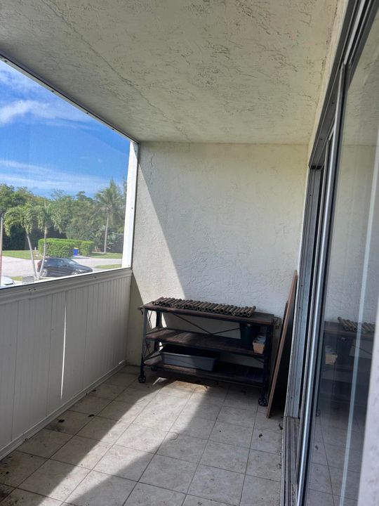 For Sale: $260,000 (2 beds, 2 baths, 1090 Square Feet)