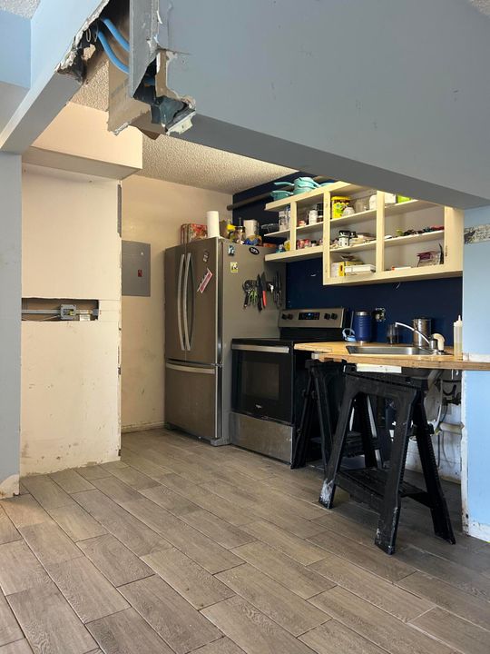 For Sale: $260,000 (2 beds, 2 baths, 1090 Square Feet)