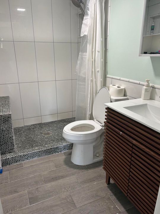 For Sale: $260,000 (2 beds, 2 baths, 1090 Square Feet)