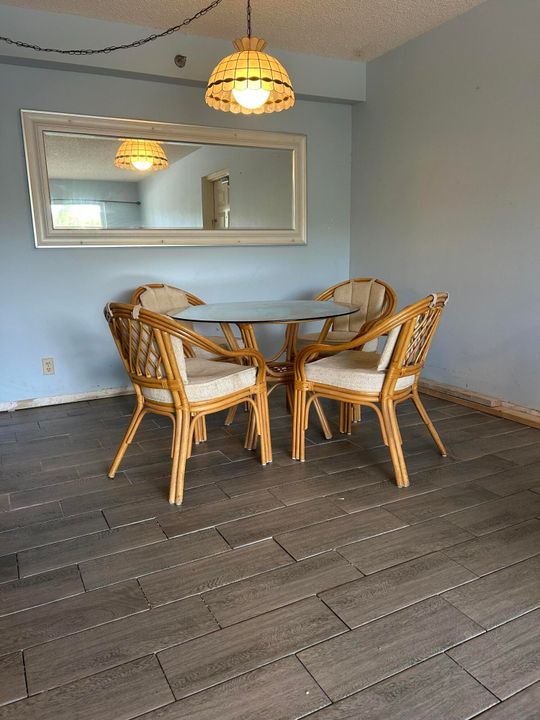 For Sale: $260,000 (2 beds, 2 baths, 1090 Square Feet)