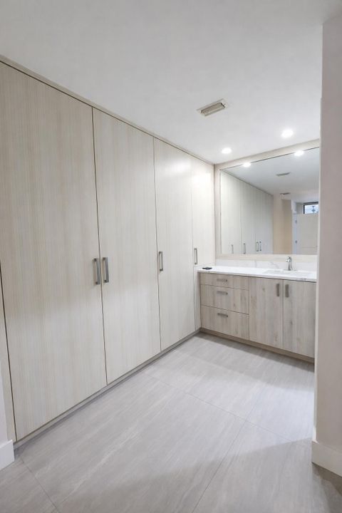 待售: $295,000 (2 贝兹, 2 浴室, 955 平方英尺)