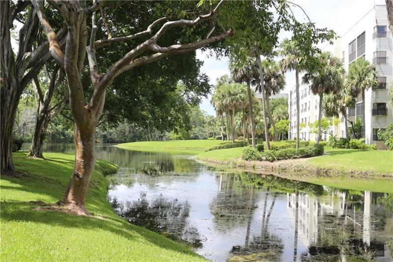 待售: $295,000 (2 贝兹, 2 浴室, 955 平方英尺)