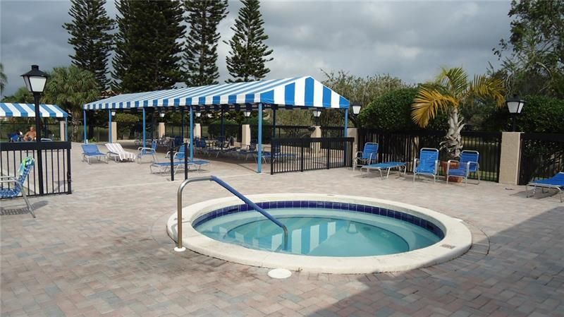 待售: $295,000 (2 贝兹, 2 浴室, 955 平方英尺)