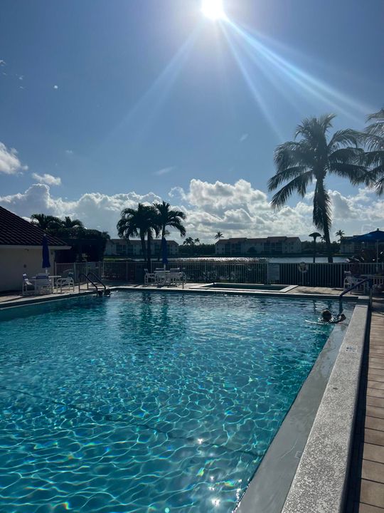 For Sale: $260,000 (2 beds, 2 baths, 1090 Square Feet)