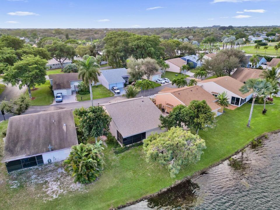 For Sale: $399,000 (2 beds, 2 baths, 1230 Square Feet)