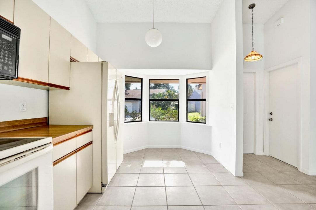 For Sale: $399,000 (2 beds, 2 baths, 1230 Square Feet)