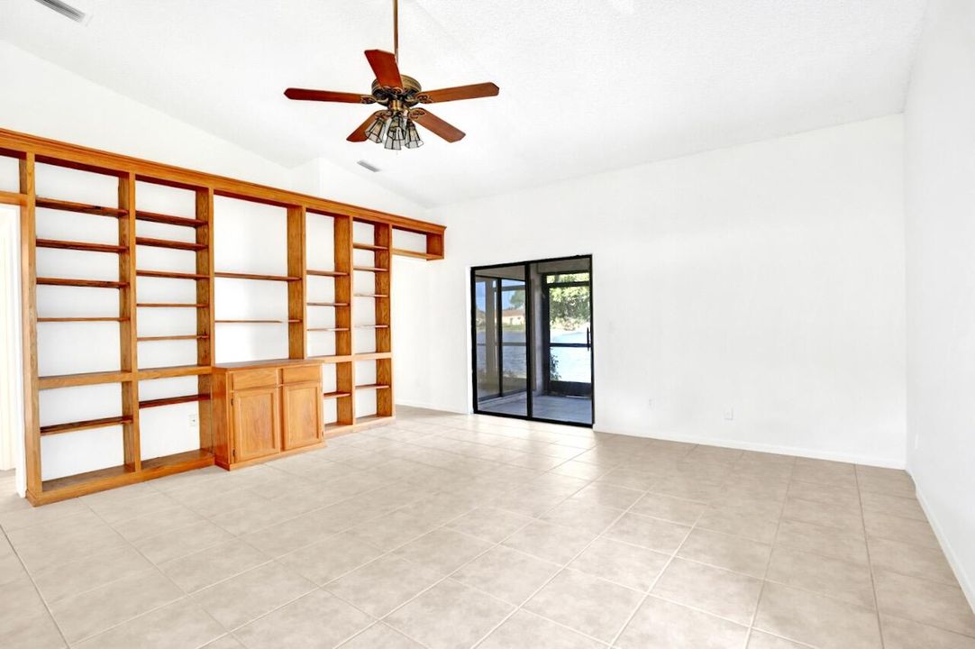 For Sale: $399,000 (2 beds, 2 baths, 1230 Square Feet)