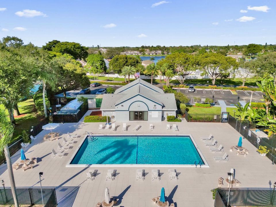 For Sale: $399,000 (2 beds, 2 baths, 1230 Square Feet)