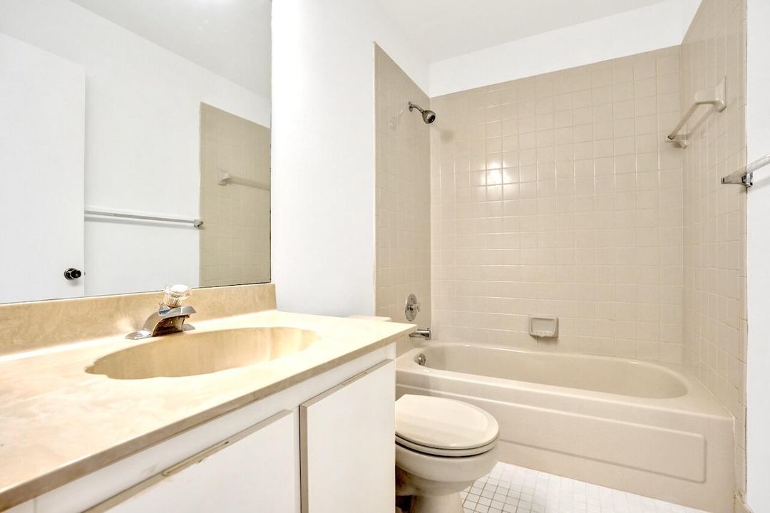 For Sale: $399,000 (2 beds, 2 baths, 1230 Square Feet)