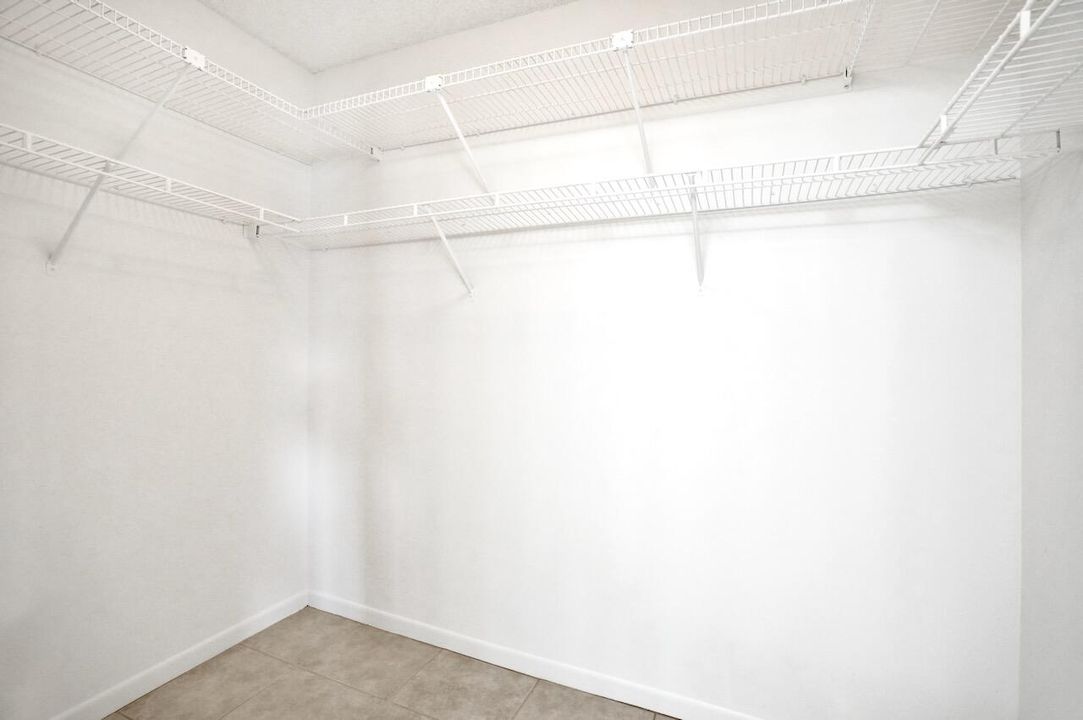 For Sale: $399,000 (2 beds, 2 baths, 1230 Square Feet)