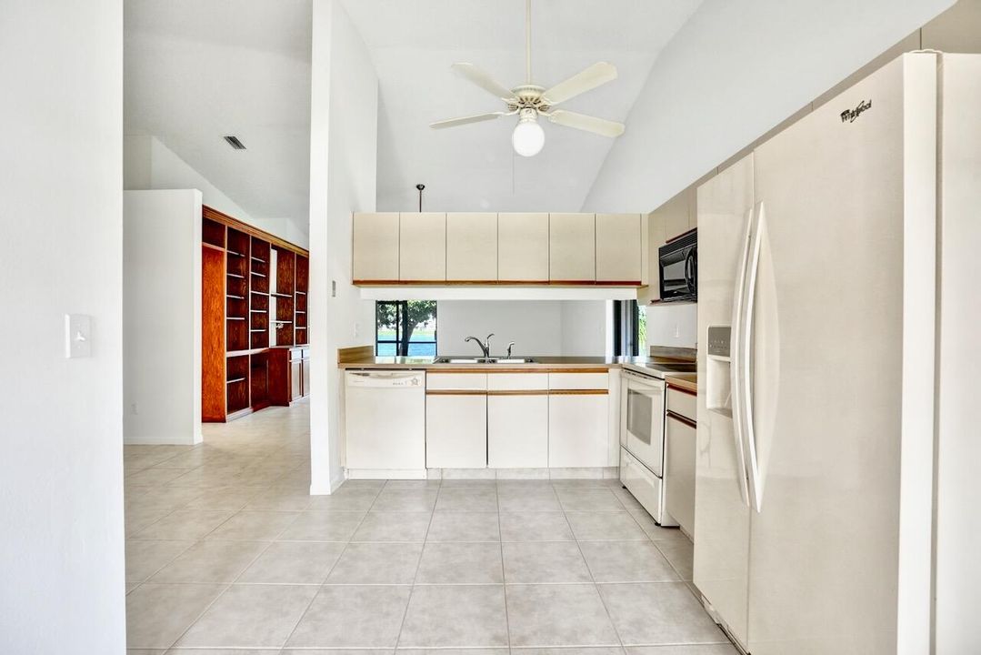 For Sale: $399,000 (2 beds, 2 baths, 1230 Square Feet)