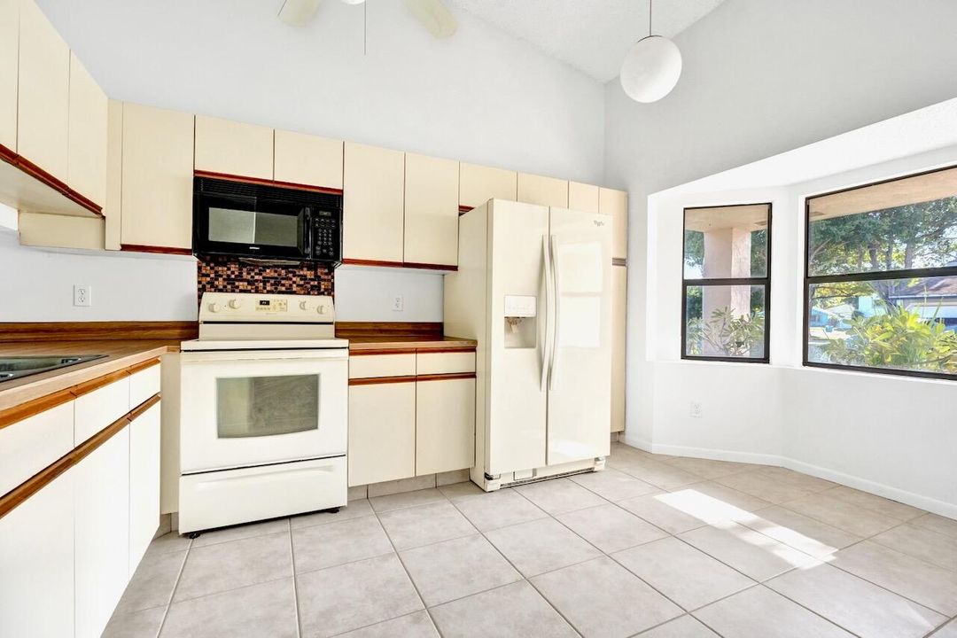 For Sale: $399,000 (2 beds, 2 baths, 1230 Square Feet)