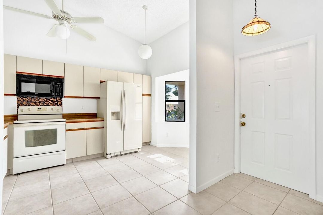 For Sale: $399,000 (2 beds, 2 baths, 1230 Square Feet)