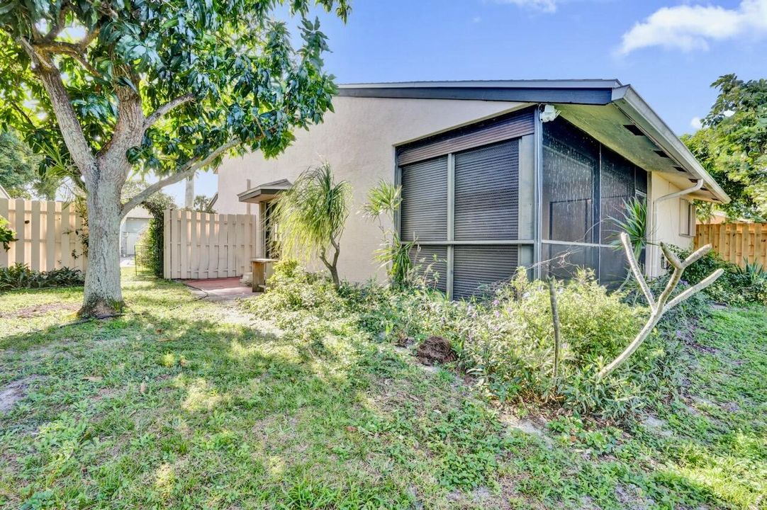 For Sale: $399,000 (2 beds, 2 baths, 1230 Square Feet)