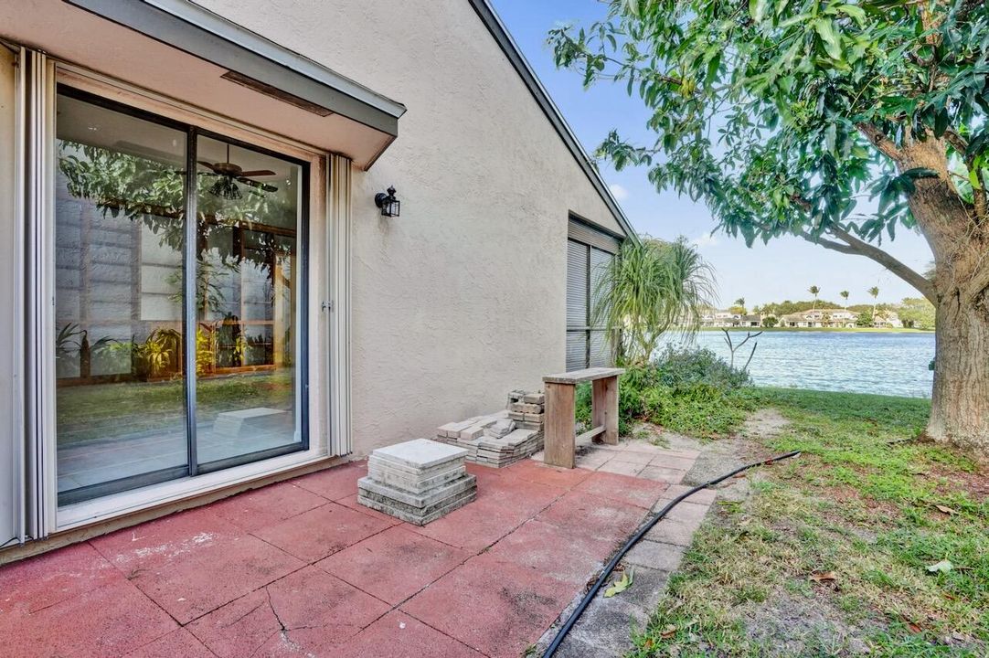 For Sale: $399,000 (2 beds, 2 baths, 1230 Square Feet)