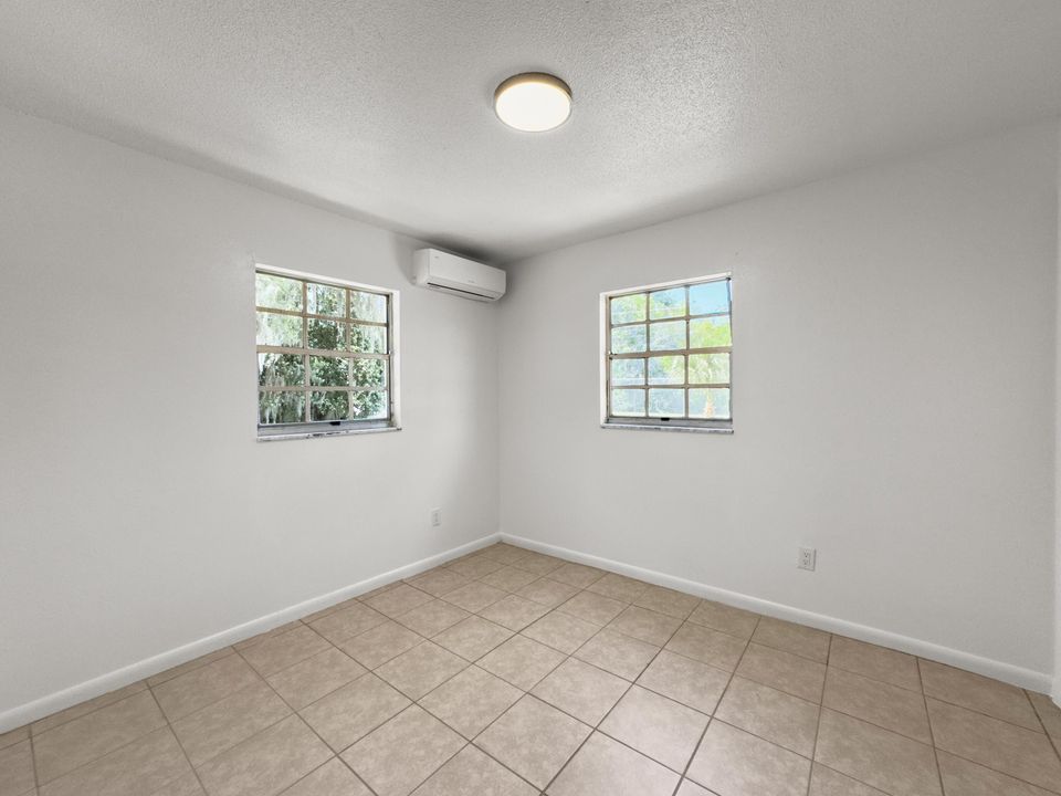 En Renta: $1,325 (2 camas, 1 baños, 1000 Pies cuadrados)