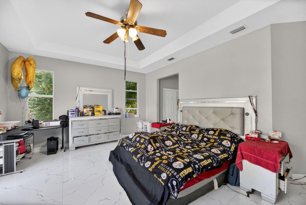 На продажу: $1,000,000 (6 спален, 3 ванн, 3526 Квадратных фут)