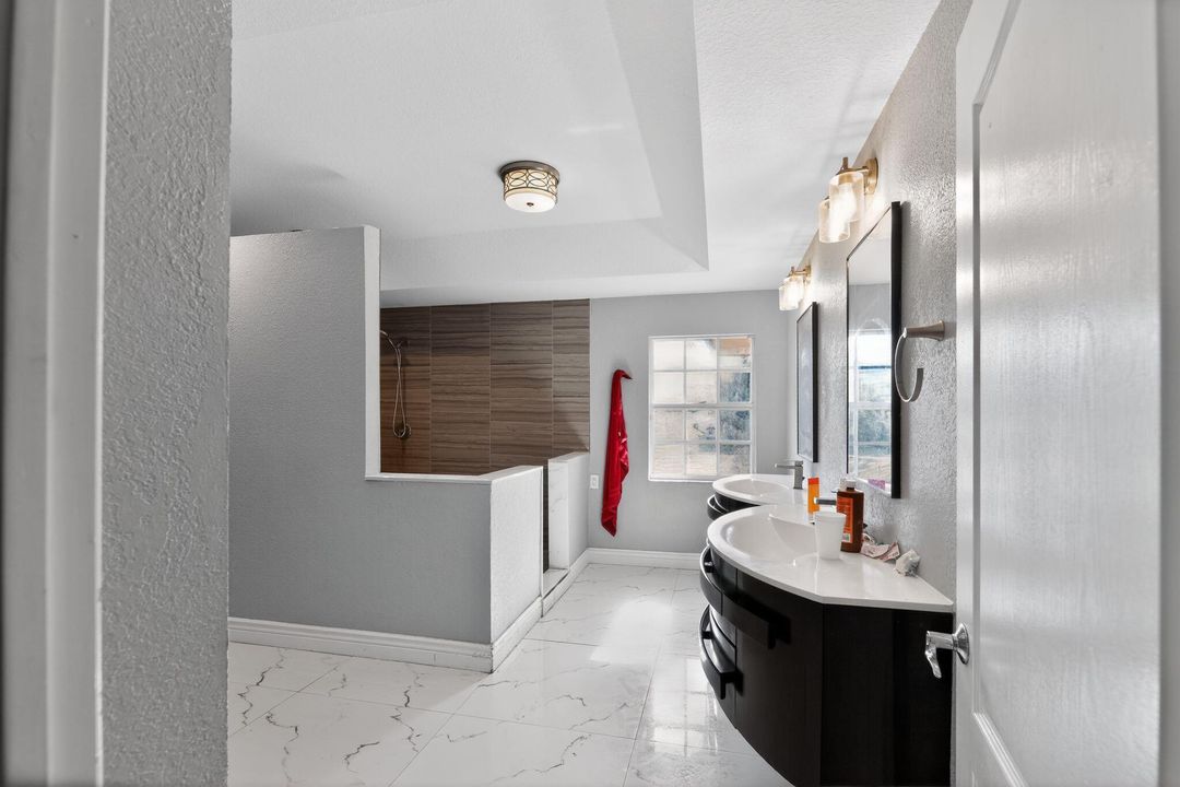 На продажу: $1,000,000 (6 спален, 3 ванн, 3526 Квадратных фут)