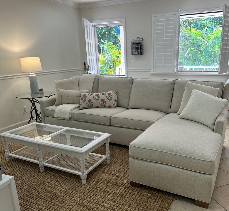 For Rent: $8,850 (2 beds, 2 baths, 975 Square Feet)