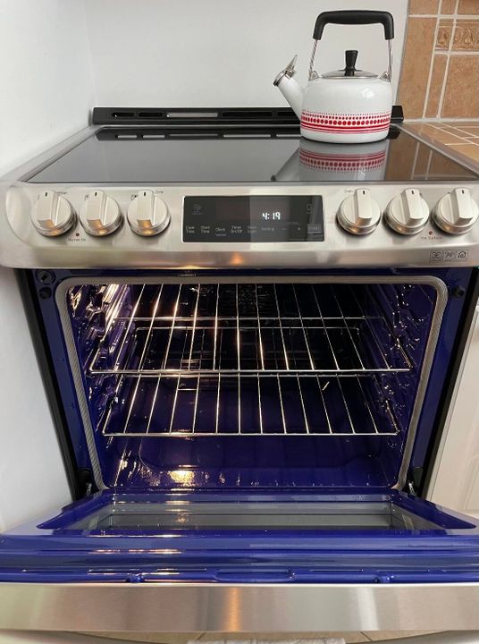 For Rent: $8,850 (2 beds, 2 baths, 975 Square Feet)