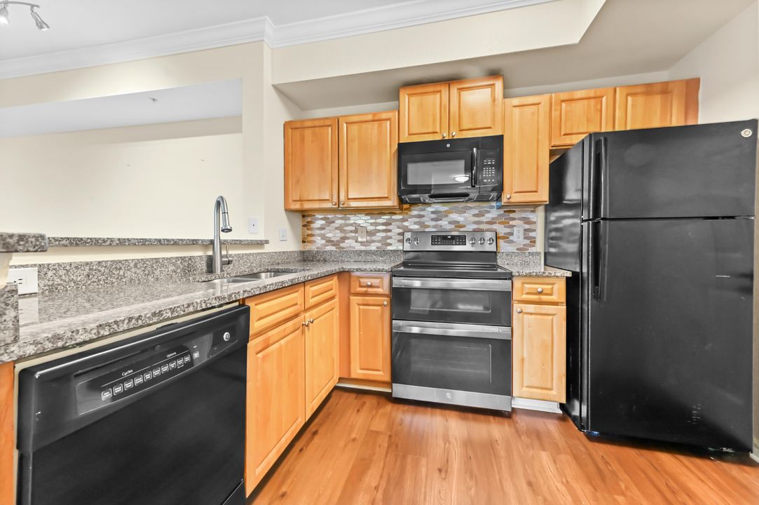 For Rent: $2,500 (2 beds, 2 baths, 1079 Square Feet)