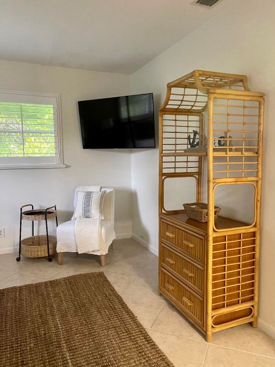 For Rent: $8,850 (2 beds, 2 baths, 975 Square Feet)