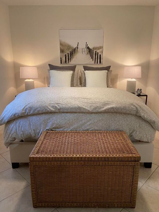 For Rent: $8,850 (2 beds, 2 baths, 975 Square Feet)