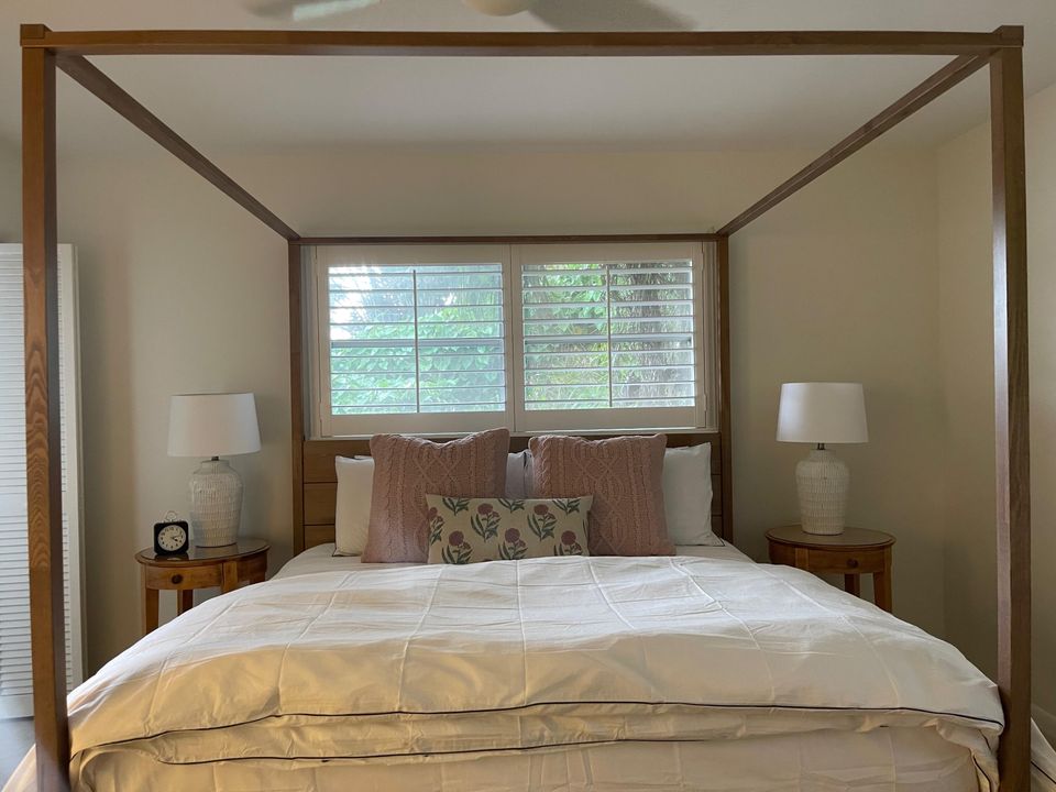 For Rent: $8,850 (2 beds, 2 baths, 975 Square Feet)