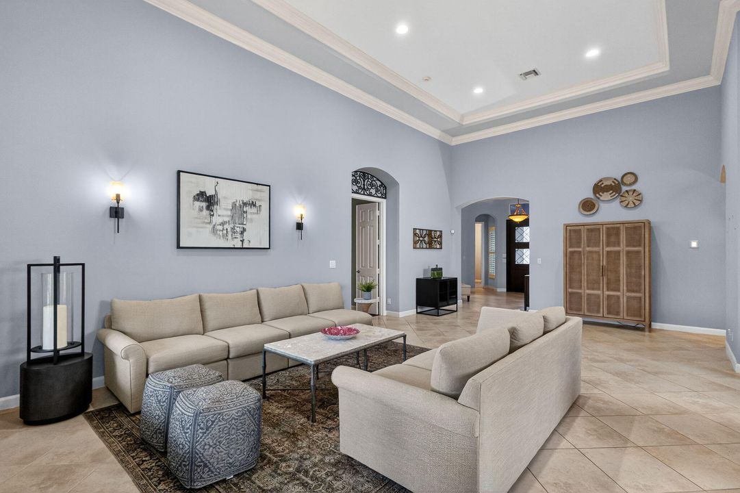 For Sale: $2,899,000 (5 beds, 5 baths, 4085 Square Feet)