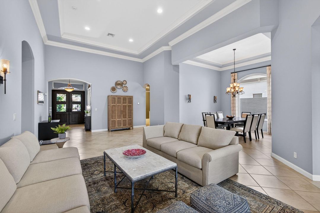 For Sale: $2,899,000 (5 beds, 5 baths, 4085 Square Feet)