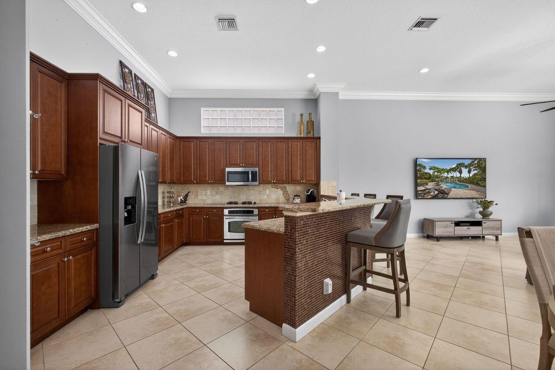 For Sale: $2,899,000 (5 beds, 5 baths, 4085 Square Feet)