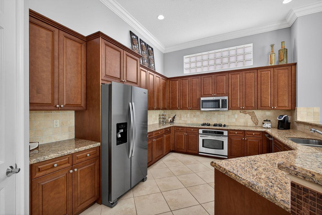 For Sale: $2,899,000 (5 beds, 5 baths, 4085 Square Feet)