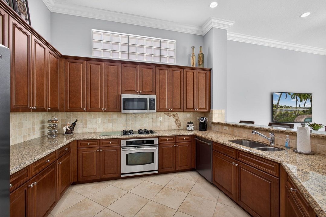 For Sale: $2,899,000 (5 beds, 5 baths, 4085 Square Feet)