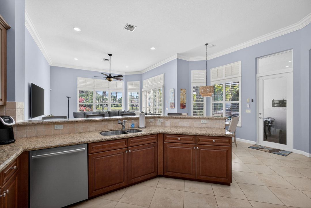 For Sale: $2,899,000 (5 beds, 5 baths, 4085 Square Feet)