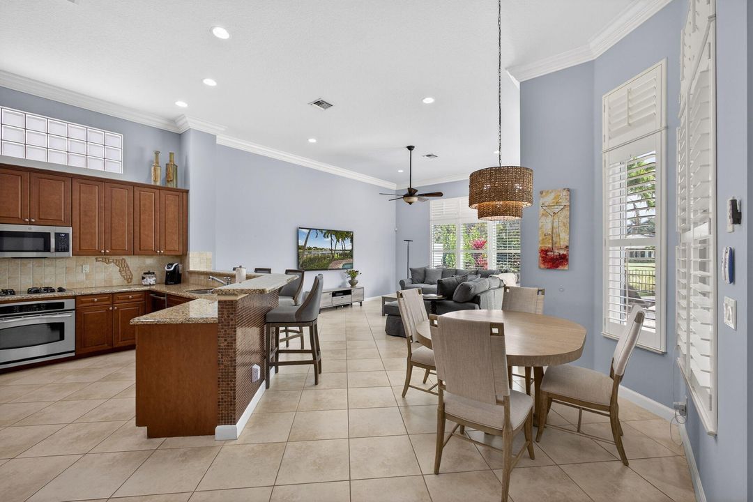 For Sale: $2,899,000 (5 beds, 5 baths, 4085 Square Feet)