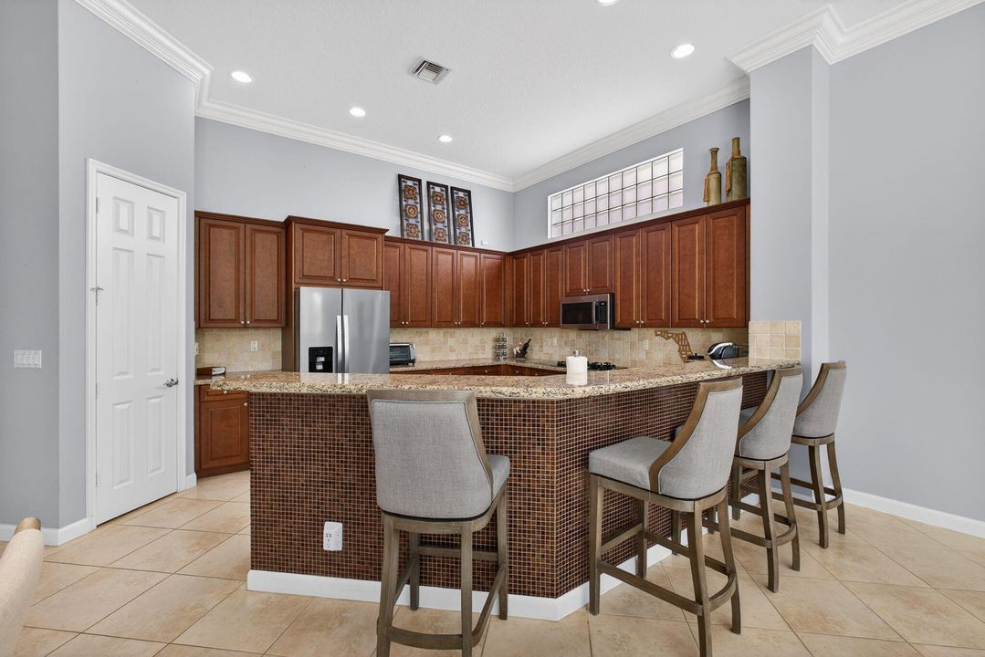 For Sale: $2,899,000 (5 beds, 5 baths, 4085 Square Feet)