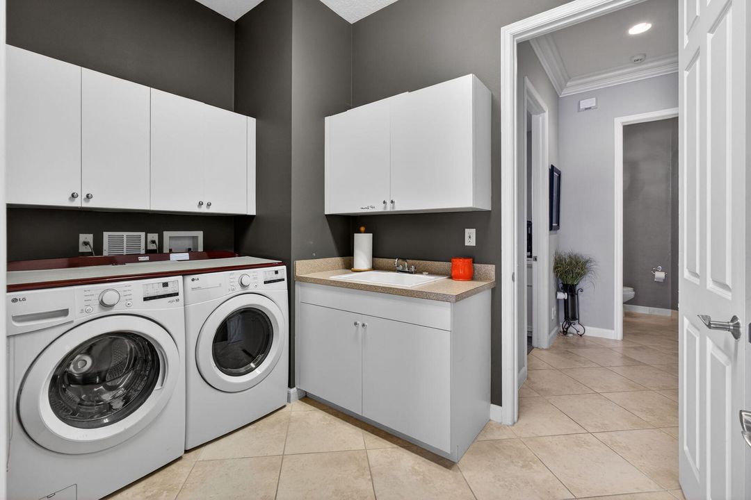 For Sale: $2,899,000 (5 beds, 5 baths, 4085 Square Feet)