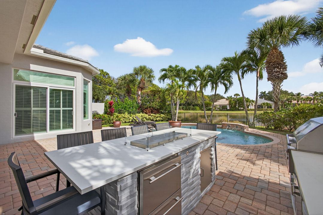 For Sale: $2,899,000 (5 beds, 5 baths, 4085 Square Feet)