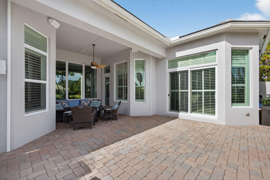 For Sale: $2,899,000 (5 beds, 5 baths, 4085 Square Feet)