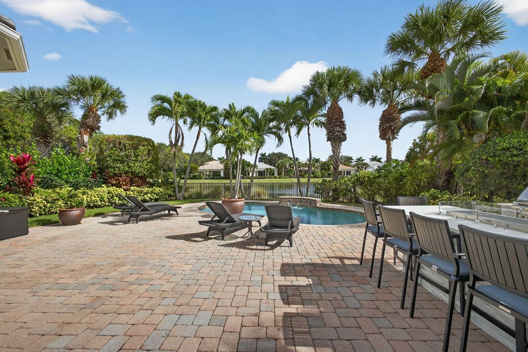 For Sale: $2,899,000 (5 beds, 5 baths, 4085 Square Feet)