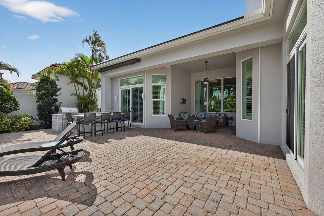 For Sale: $2,899,000 (5 beds, 5 baths, 4085 Square Feet)