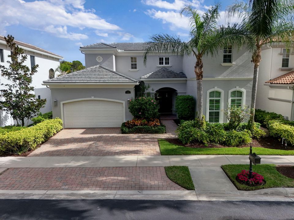 For Sale: $2,899,000 (5 beds, 5 baths, 4085 Square Feet)