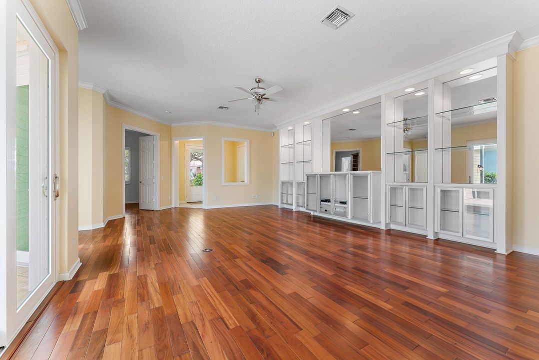 En Venta: $900,000 (3 camas, 2 baños, 2008 Pies cuadrados)